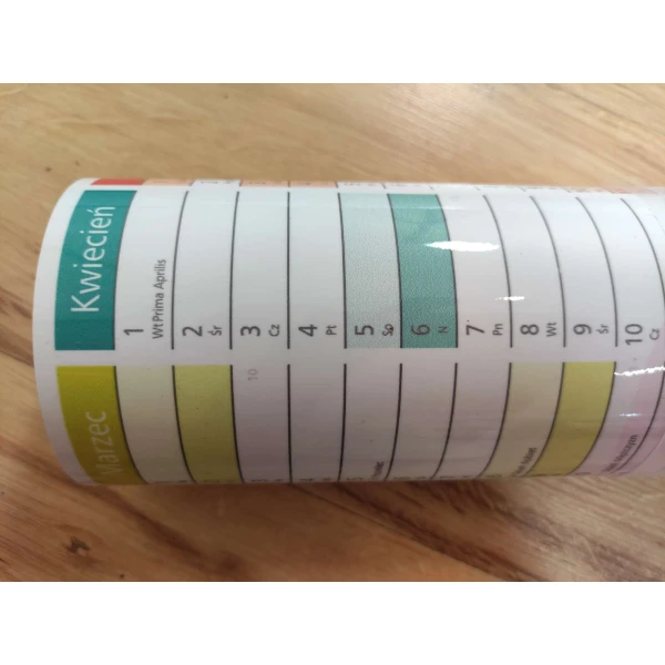 Planner jest pokryty laminatem suchościeralnym - możesz pisać markerami zmazywalnymi lub foliopisem.